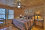 D and J`s Lakehouse: Entry level Master Bedroom